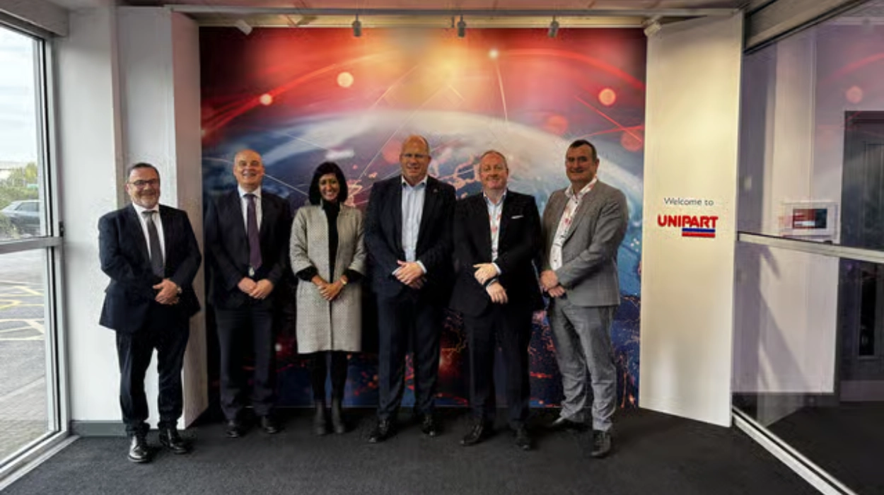 Andy Lord Visits Unipart Doncaster to Highlight TfL Rail Supply Chain